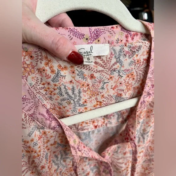 Easel Flowy Floral Blouse Pink and Peachy Orange Small Fits Bigger - Picture 4 of 12